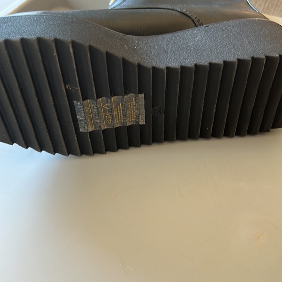 H&M Brand new never worn wedge zipper boot. Size 5 - Picture 3 of 5